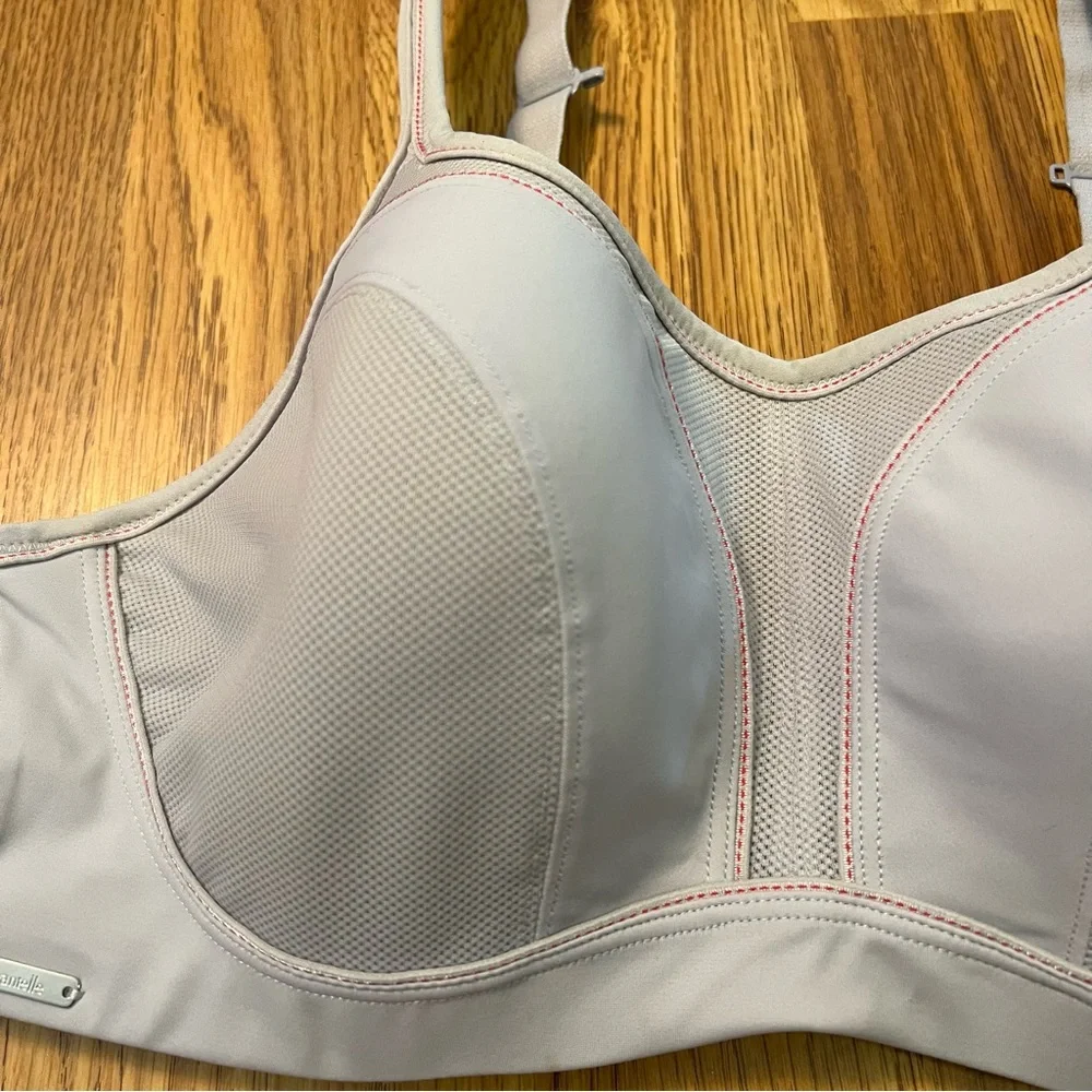 Chantelle Light Gray High Impact bra. - Picture 4 of 13
